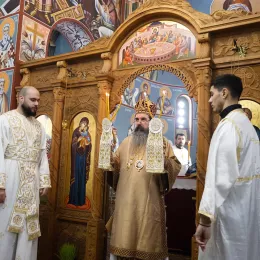 Митрополит Методије и епископ Јеротеј на празник Сабора Пресвете Богородице богослужили у Мојковцу