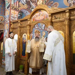 Митрополит Методије и епископ Јеротеј на празник Сабора Пресвете Богородице богослужили у Мојковцу