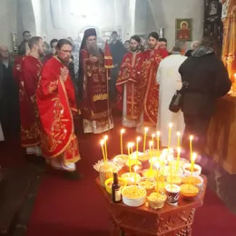 На Велике задушнице Епископ Јоаникије служио Литургију у манастиру Ђурђеви Ступови