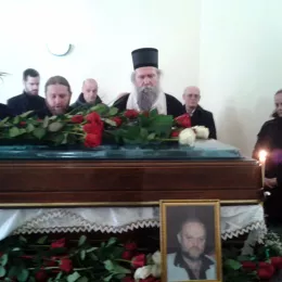 Епископ Јоаникије служио помен Сретену Митровићу