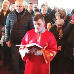 Епископ Јоаникије током Литургије у Страшевини