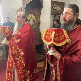 Епископ Јоаникије на Задушнице служио у Ђурђевим Ступовима