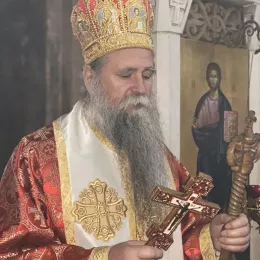 Епископ Јоаникије на Задушнице служио у Ђурђевим Ступовима