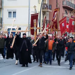 Поносно и с љубављу у одбрани Светиња