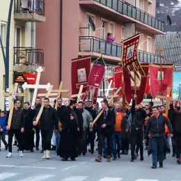 Поносно и с љубављу у одбрани Светиња