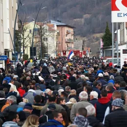 Поносно и с љубављу у одбрани Светиња
