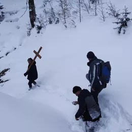 Поносно и с љубављу у одбрани Светиња