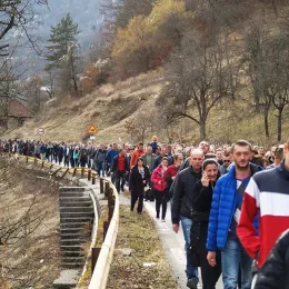 Поносно и с љубављу у одбрани Светиња