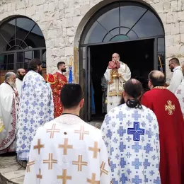 Епископи Јоаникије и Јован у Дајбабама служили помен оцу Луки (Анићу)
