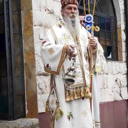 Епископи Јоаникије и Јован у Дајбабама служили помен оцу Луки (Анићу)