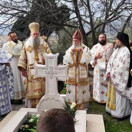 Епископи Јоаникије и Јован у Дајбабама служили помен оцу Луки (Анићу)