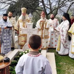 Епископи Јоаникије и Јован у Дајбабама служили помен оцу Луки (Анићу)