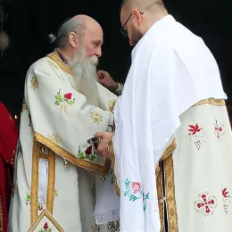 Епископи Јоаникије и Јован у Дајбабама служили помен оцу Луки (Анићу)