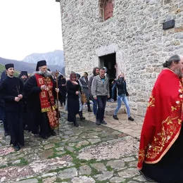 Свечана литија и бденије уочи празника Цвијети у манастиру Ђурђеви Ступови
