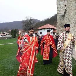 Свечана литија и бденије уочи празника Цвијети у манастиру Ђурђеви Ступови