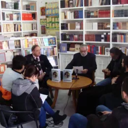 Објављено двојезично издање Луче микрокозма