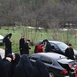 Заупокојена Литургија и опијело игуманији Евангелији