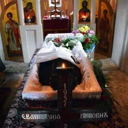 Заупокојена Литургија и опијело игуманији Евангелији