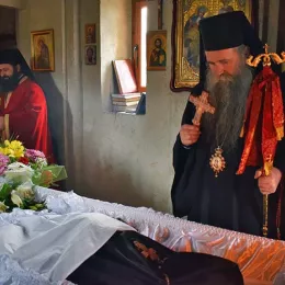 Заупокојена Литургија и опијело игуманији Евангелији