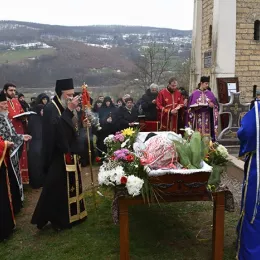 Заупокојена Литургија и опијело игуманији Евангелији