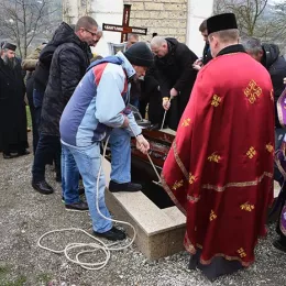 Заупокојена Литургија и опијело игуманији Евангелији