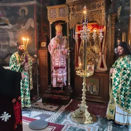 Епископ Јоаникије богослужио у манастиру Хиландару