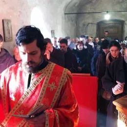 Литургија у цркви Светих апостола Петра и Павла у Никшићу