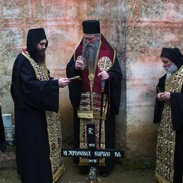 Епископ Јоаникије служио помен блаженопочившем оцу Кирилу Хиландарцу