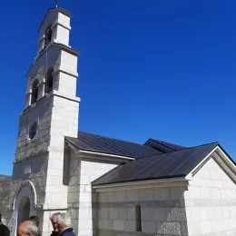 Владика Јоаникије обишао цркву у Врбици