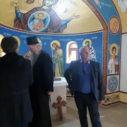 Владика Јоаникије обишао цркву у Врбици