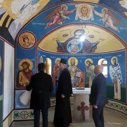 Владика Јоаникије обишао цркву у Врбици