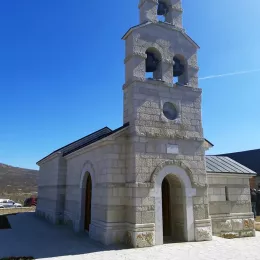 Владика Јоаникије обишао цркву у Врбици