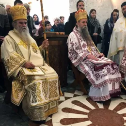 Митрополит Амфилохије и Епископ Јоаникије служили Литургију у манастиру Мајсторовина