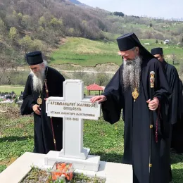 Митрополит Амфилохије и Епископ Јоаникије служили Литургију у манастиру Мајсторовина