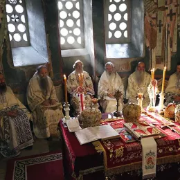Литургија у Пећкој Патријаршији