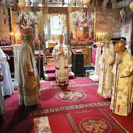 Литургија у Пећкој Патријаршији