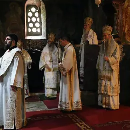 Литургија у Пећкој Патријаршији