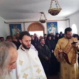 Литургија у манастиру Вазнесења Господњег у Драговољићима