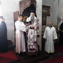 Епископ Јоаникије на Велики четвртак служио у Ђурђевим Ступовима