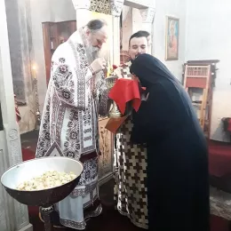 Епископ Јоаникије на Велики четвртак служио у Ђурђевим Ступовима
