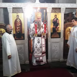 Епископ Јоаникије на Велики четвртак служио у Ђурђевим Ступовима