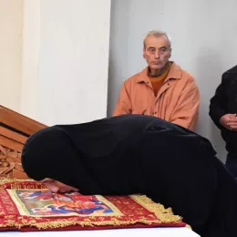 Велики петак у Сутивану