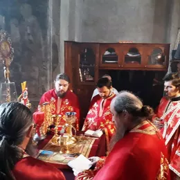 Велика субота и Благовјести молитвено прослављени у Ђурђевим Ступовима