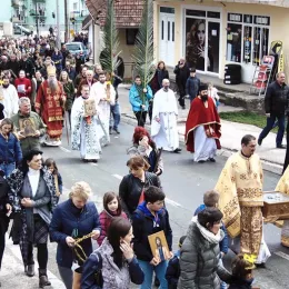 Епископ Јоаникије на празник Цвијети служио у Саборној цркви Светих Петра и Павла у Бијелом Пољу
