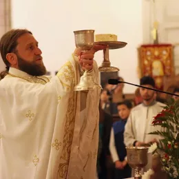 Васкрсење Господње прослављено литургијски у Саборном храму у Никшићу