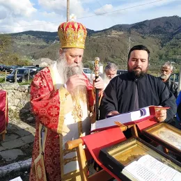 Епископ Јоаникије служио Пасхално вечерње љубави у Мартиновићима код Гусиња