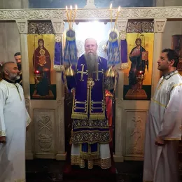 Епископ Јоаникије служио Литургију пређеосвећених дарова у Ђурђевим Ступовима