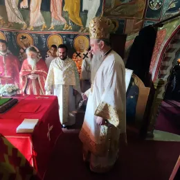 Владика Јоаникије богослужио у цркви Светог Николе у Улцињу