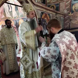 Владика Јоаникије богослужио у цркви Светог Николе у Улцињу