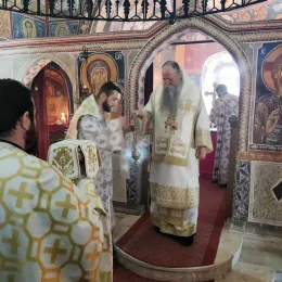 Владика Јоаникије богослужио у цркви Светог Николе у Улцињу